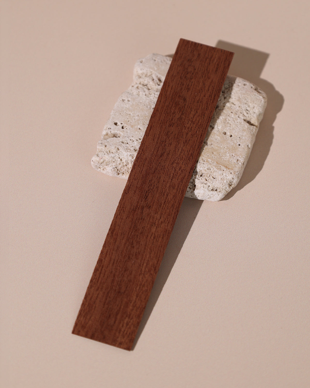 Knot drewniany egzotyczny cienki 2,5 x 0,06 cm