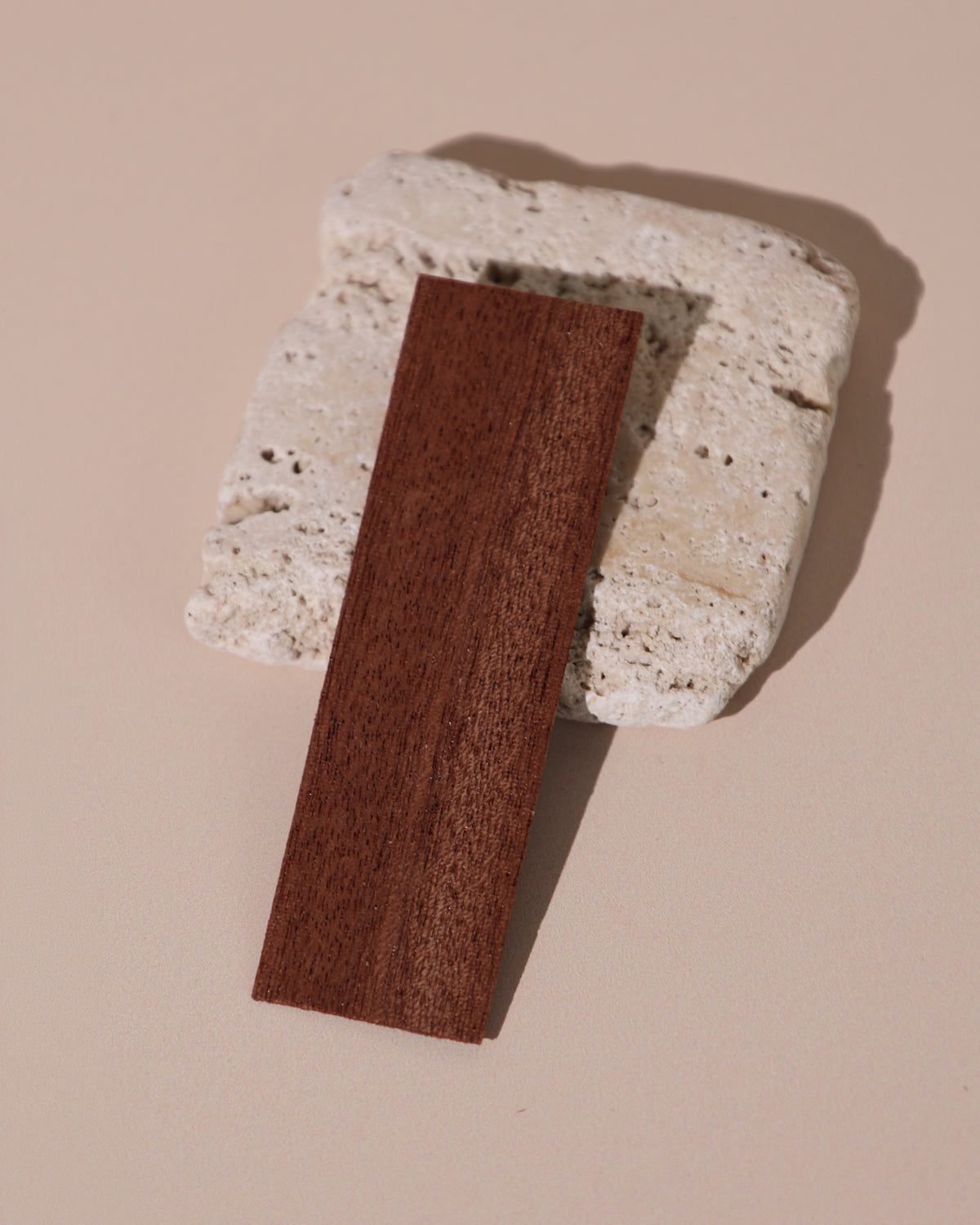 Knot drewniany egzotyczny cienki 2,5 x 0,06 cm